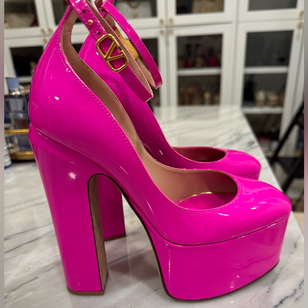 Valentino Garavani Tan-Go Patent Leather Platform Pumps Pink 36.5